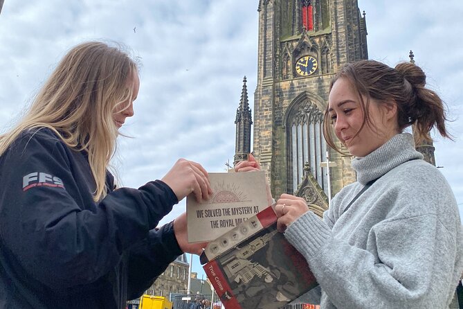 Edinburgh Self-Guided Murder Mystery Tour by the Royal Mile - Stop 1: Royal Mile clues near Tron Kirk (your 90-minute mission)