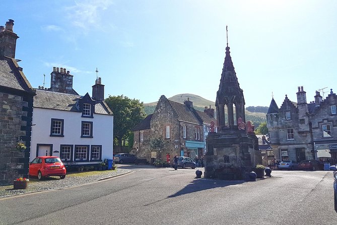 Edinburgh: St Andrews & The Fishing Villages of Fife - Falkland Photo Stop: A Quick Outlander-Era Moment