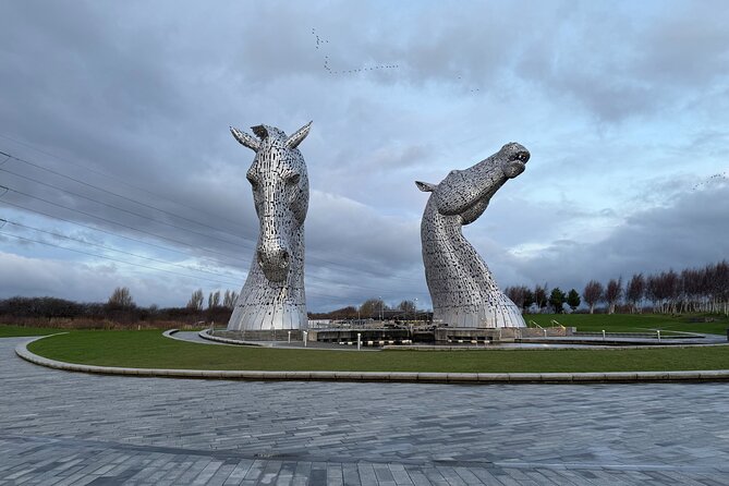 Edinburgh: The Kelpies, Stirling Castle, Loch Lomond & Trossachs - Stop 1: The Kelpies and The Helix Park, where the photos start early