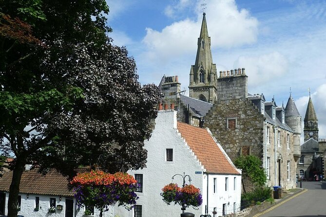 Edinburgh: The Outlander, Palaces & Jacobites Tour - Midhope Castle in summer, Forth Bridges when it is not running