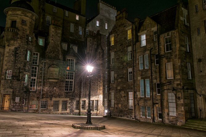 Edinburgh: Witches & Haunted History Walking Tour - Lady Stairs House courtyard: gruesome scenes and a poetic angle
