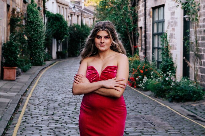 Enchanted Professional Private Photoshoot Tour in Edinburgh - Stop 2: Victoria Street, 14th-century pubs, and Diagon Alley vibes
