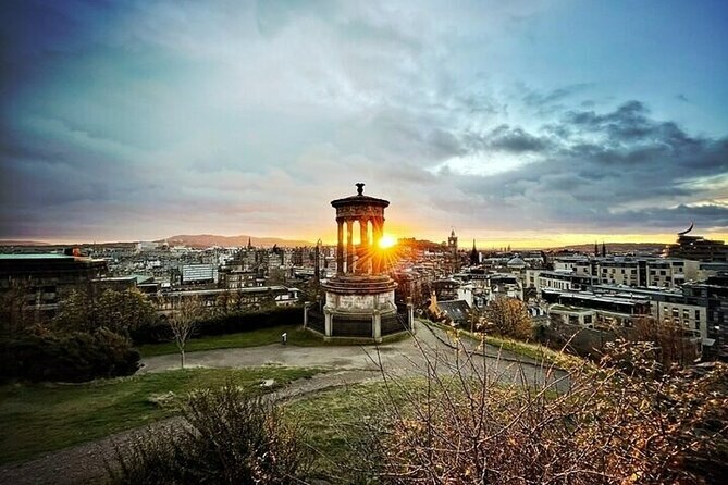 Enchanting Edinburgh: Half-Day Walking Tour with Local Guide - St Andrew Square: a calm break with Georgian charm