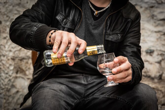 Evolution of Gin and Underground Gin Tasting in Edinburgh | 1hr - How the four tastings work, and what mixed to your tastes really means