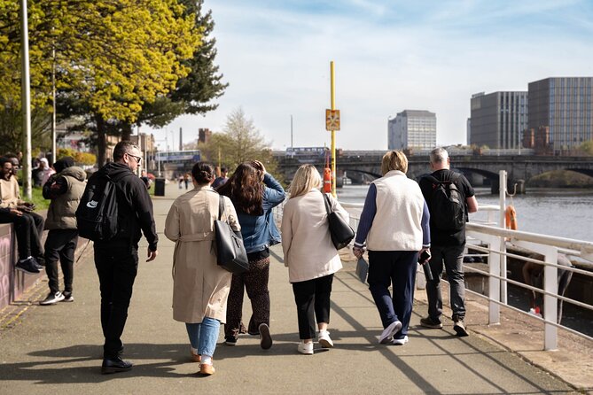 Explore Glasgow: Scottish Rogue Whisky Walking Pub Crawl - Stop 2: River Clyde stories on the way to your first pub