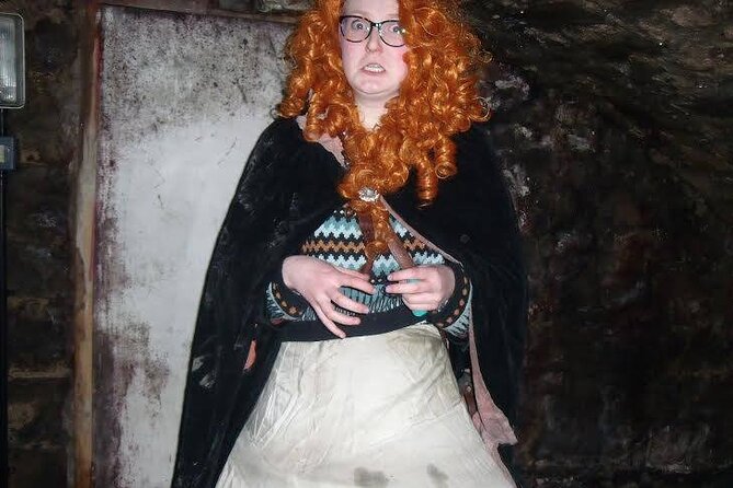 Extreme Paranormal Underground Ghost Tour in Edinburgh - Wynds and graveyard fear: the Old Town route and Greyfriars mood