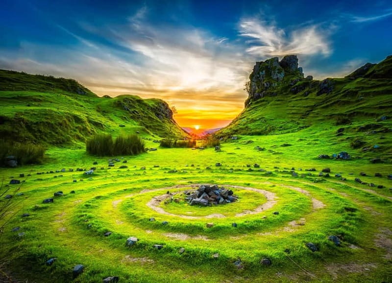 From Edinburgh: 3-Day Isle of Skye and Highlands Tour - Day 2: Dunvegan Castle, Old Man of Storr, Fairy Glen, and more Skye icons
