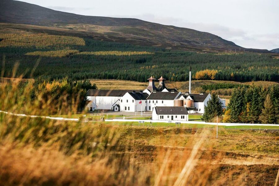 From Edinburgh: 3-Day Isle of Skye and The Highlands Tour - The Kelpies, Callander, and Glencoe with real weight