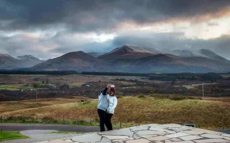 From Edinburgh: Loch Ness, Glencoe and Whisky Tour - Guides and storytelling, why it can make or break the day