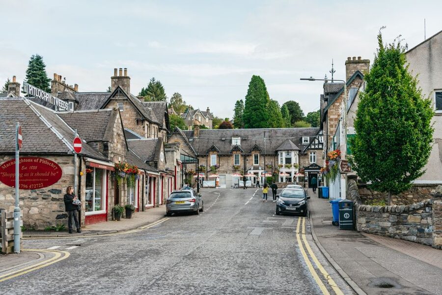 From Edinburgh: Loch Ness, Glencoe & Scottish Highlands Tour - Fort William, Ben Nevis Area, and the Commando Memorial Stop