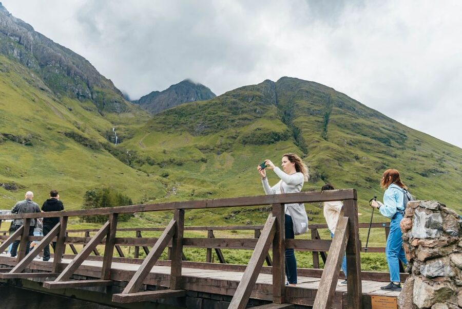 From Edinburgh: Loch Ness, Glenoce & The Highlands Day Tour - Stop Near Fort William: A Practical Break in the Middle of the Day