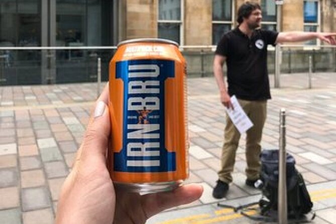 Gander Walking Tours in Glasgow - Duke of Wellington Statue: cones, jokes, and a tradition with a twist