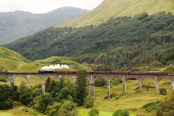 Glasgow: Glenfinnan Viaduct & The Highlands - Luss on Loch Lomond: a calm village stop with actual pause time