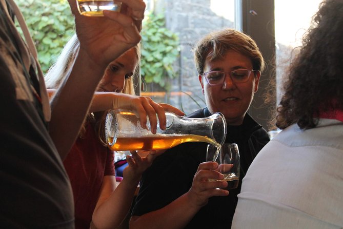 Glasgow: Pubs & History Walking Tour with Beer Tasting - Inside the pubs: how the tasting experience is built