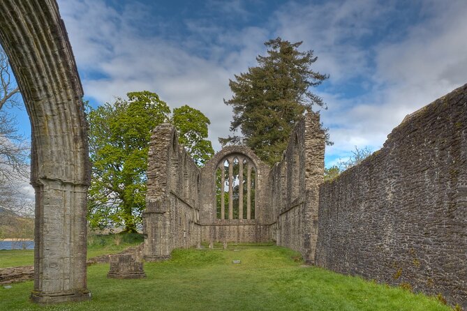 Glasgow; Stirling & Loch Lomond Private Tour - Luss on Loch Lomond: pier views and graveyard time travel