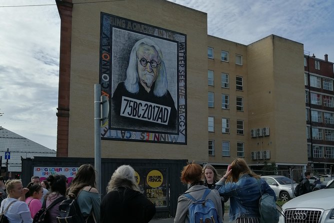 Glasgow Street Art Daily Walking Tour: 2pm - The Clutha Bar stop: street art you can mix with a break