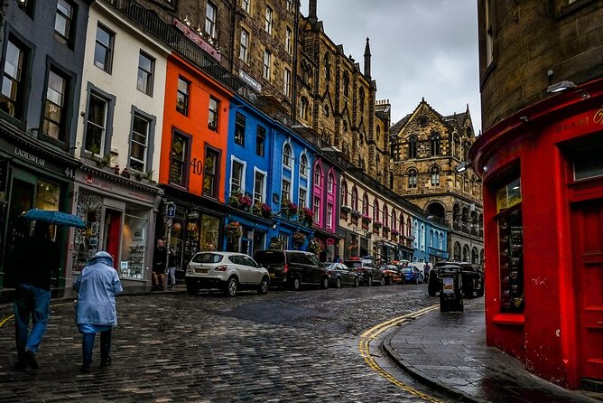Guided 60-Minute Photography and sightseeing Tour in Edinburgh - Meeting at Witches Well, then heading into Edinburgh’s quieter lanes