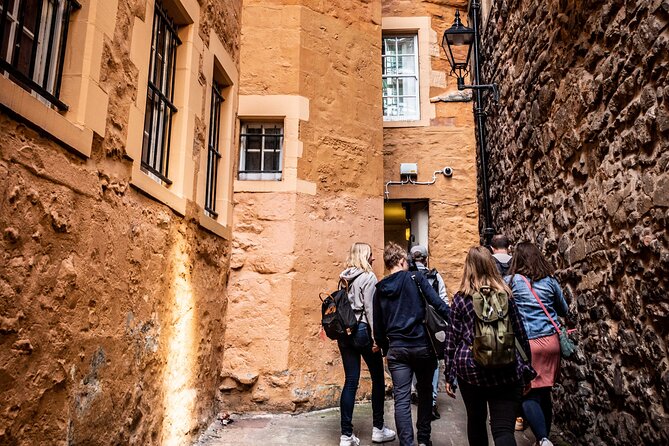 Guided Walking Tour of Edinburgh Historic Old Town - Edinburgh City Chambers: governance you can walk up to