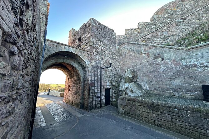 Harry Potter, Alnwick Castle, Bamburgh Castle, Seals Tour - Seahouses Lunch Break: A Real Breather Between Castles