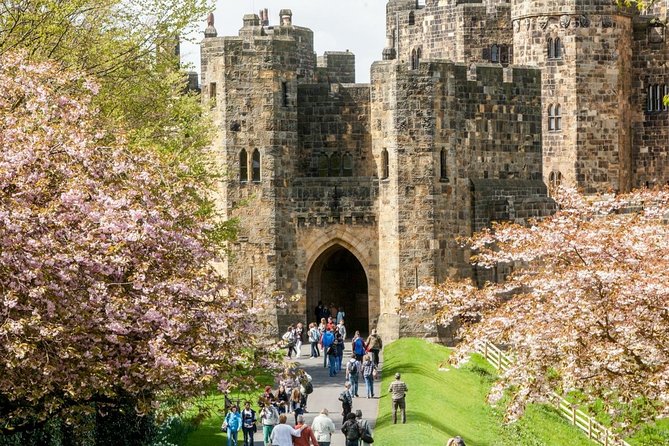 Harry Potter's Alnwick Castle and Scottish Borders Day Trip - From Edinburgh to the border, where the day starts early