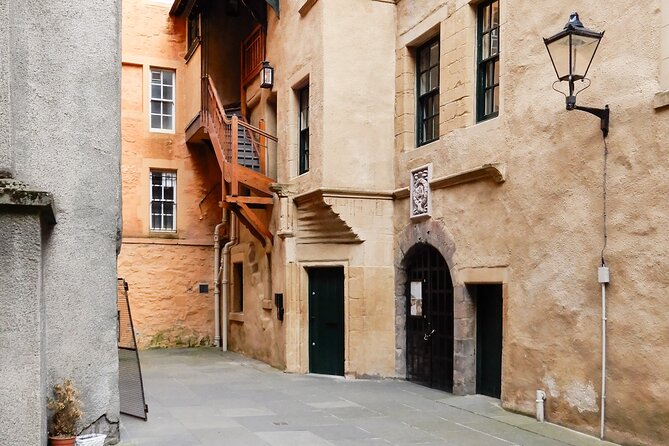 Highlights from Edinburgh’s Old Town: A Self-Guided Audio Tour - The Royal Mile, the city’s social and physical backbone
