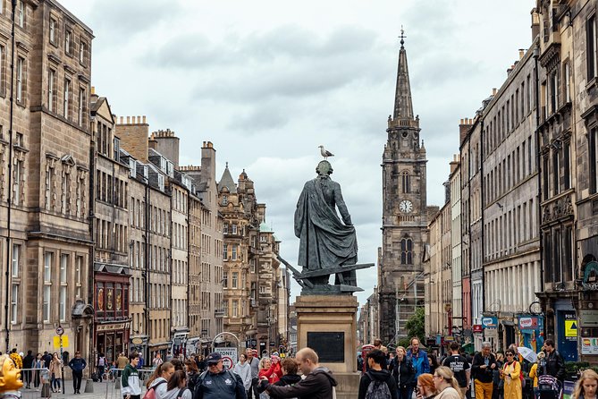 Highlights & Hidden Gems With Locals: Best of Edinburgh Private Tour - Why a Private Best-of Edinburgh Walk Fits 3 Hours