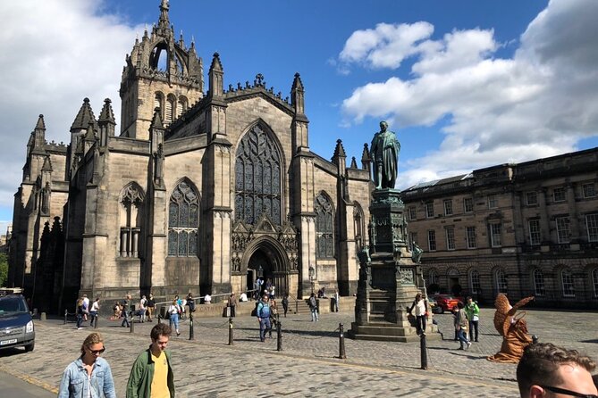 Historic Edinburgh and Rosslyn Chapel Full-Day Private Tour in a Premium Minivan - Edinburgh Castle time: what to watch for