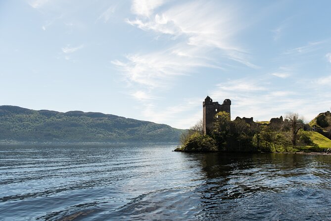 Inverness: Loch Ness & The Highlands - Urquhart Castle: the Loch Ness viewpoint you will remember