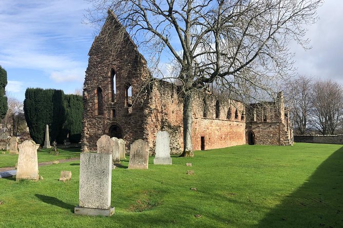 Legendary Loch Ness and Urquhart Castle Tour - Deer, birds of prey, and the Loch Ness photo workflow