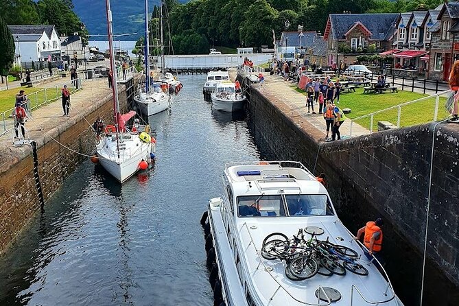 Loch Ness , Heilan Coos ,Great Glen , Fort William and Glencoe - Fort Augustus pass-through: short time, big waterfront vibes