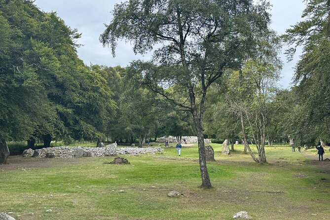 Loch Ness Tour: Day Trip to Loch Ness, Outlander Sites and More - Culloden Battlefield: Walking the Battle Lines and Seeing the Graves