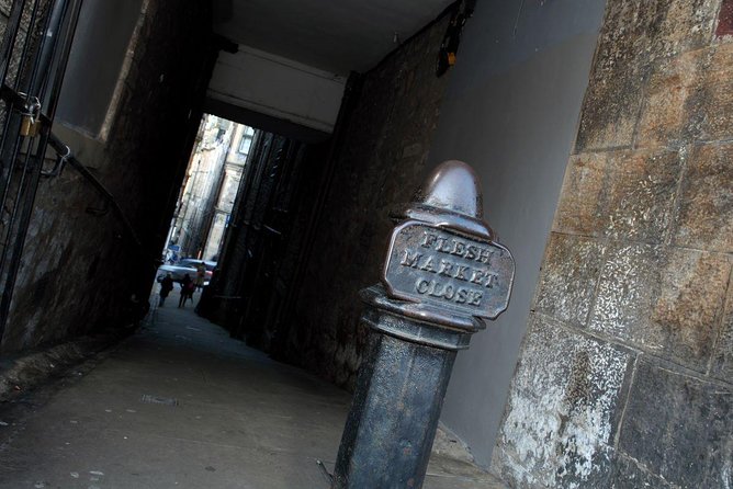 Multi-Sensory Haunted Underground Vaults Tour in Edinburgh - Going Underground to Blair Street Vaults: Candlelight, Cold Air, and Real Atmosphere
