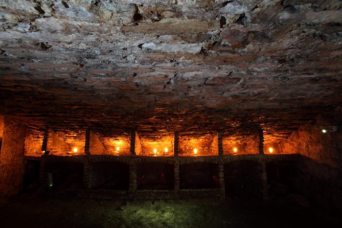 Multi-Sensory Night Walking Tour with Haunted Vaults in Edinburgh - A one-hour ghost walk that actually moves