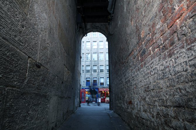 Multi-Sensory Small-Group Historic Vaults Tour in Edinburgh - Stop 1, Mercat Cross: The First Closes and Wynds
