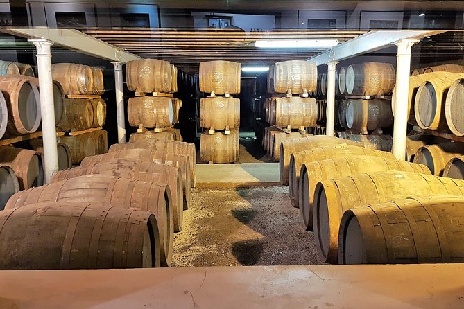 North Highland Deluxe Whisky Tour with Castle Option - Glenmorangie Distillery: free entry first, tastings if you want them