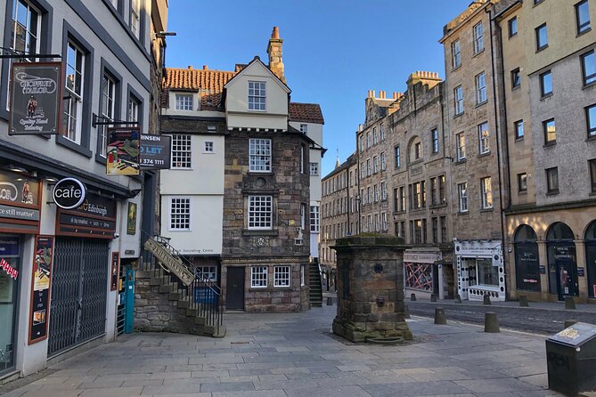 Old Edinburgh Private Walking Tour - Start at John Knox House, the easiest place to begin