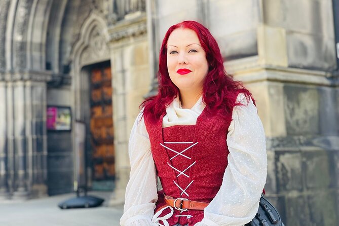 Old Town Walking Tour - Royal Canongate, Mary Queen of Scots, and the feeling of being on a story set