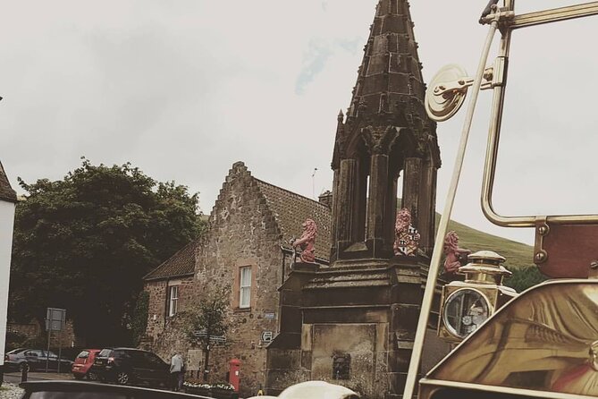 Outlander Day Tour from Glasgow - Midhope Castle: a quick Lallybroch moment with photo-friendly time