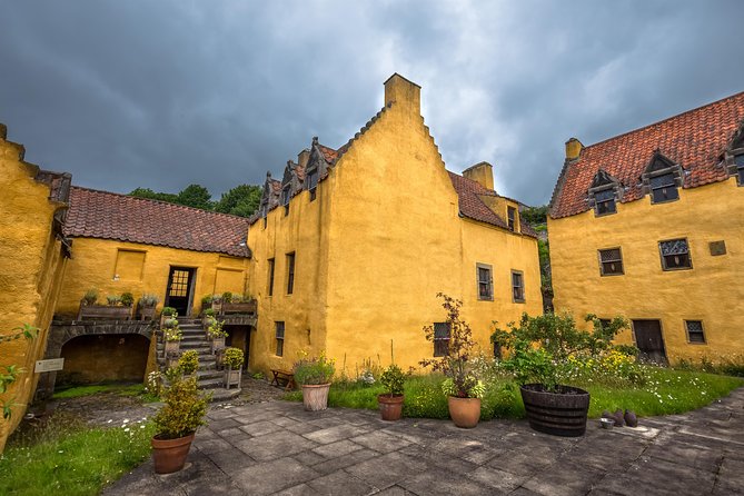 Outlander Film Locations Day Trip from Edinburgh - Blackness Castle as Fort William: the last big scene before heading home
