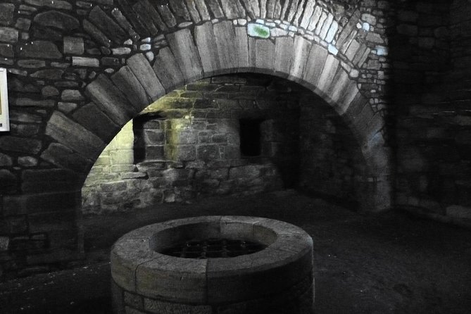 Outlander Tour - Blackness Castle, from port fortress to Fort William scenes