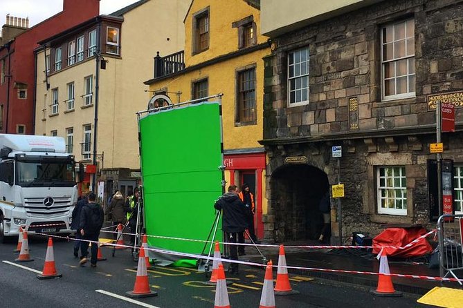 Outlander Walking Tour of Edinburgh's Old Town - Walking pace, group size, and how the 1 hour 30 minutes really works