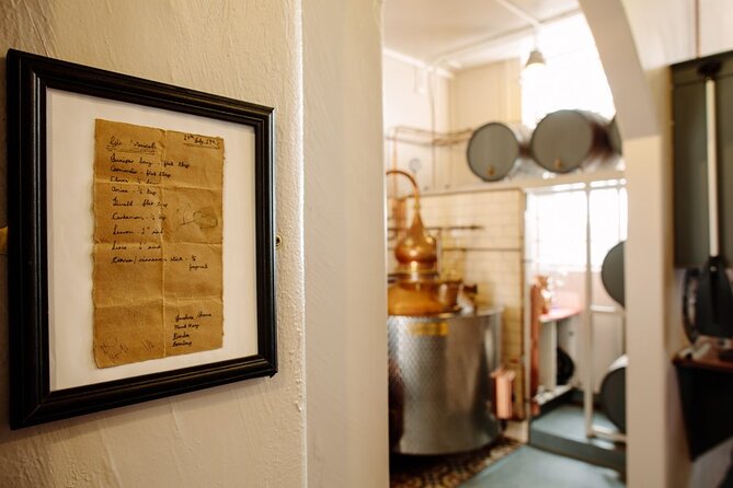 Pickering's Gin Jolly Distillery Tasting Tour - How the hour plays out, from seeing gin-making to waxing your bottle