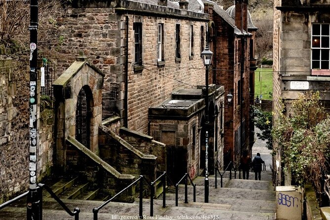 Private 4h Walking Tour in Edinburgh with Edinburgh Castle Tour - John Knox House: A Quick Stop With Old Town Texture