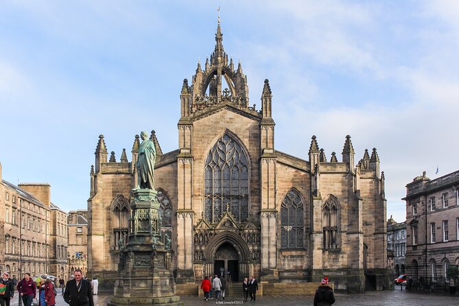 Private 4h Walking Tour in Edinburgh with Edinburgh Castle Tour - Price And Value: Is $300 Per Person Fair For This Tour?