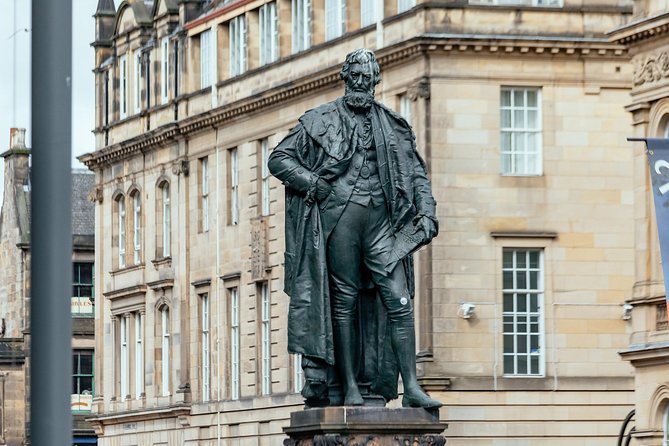 Private City Kickstart Tour: Edinburgh - Route-dependent extras: National Museum of Scotland and Old Town storytelling