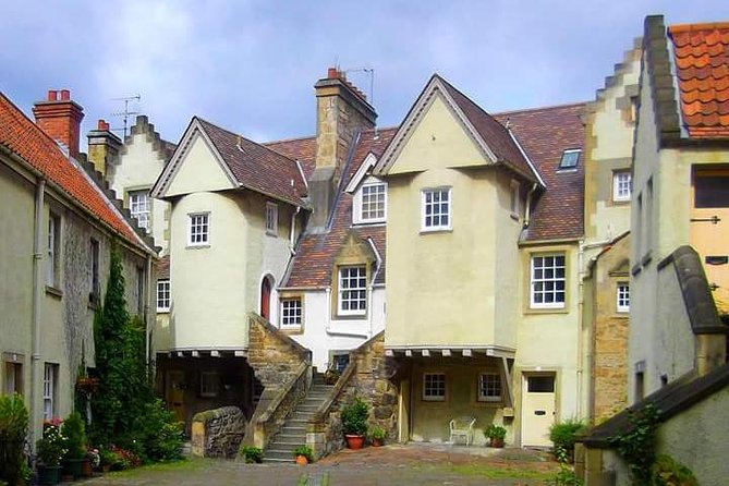 Private Edinburgh City Tour - Sir Walter Scott, Scotland’s High Kirk, and the story-rich stops