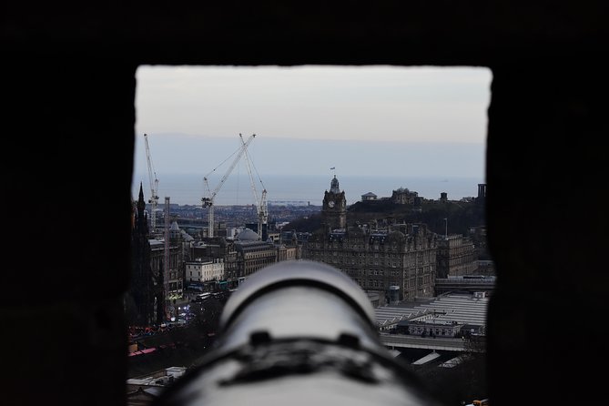 Private Edinburgh Tour for Families with a Local, 100% Personalized - Meeting in central Edinburgh, then walking at a family pace