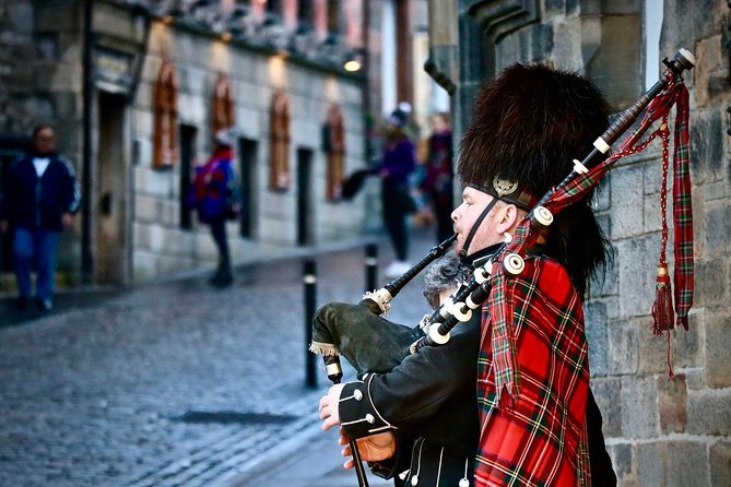 Private Food Tour of Edinburgh with Haggis, Scotch & More - Private guide energy: pacing, stories, and the Nicola and Skye effect