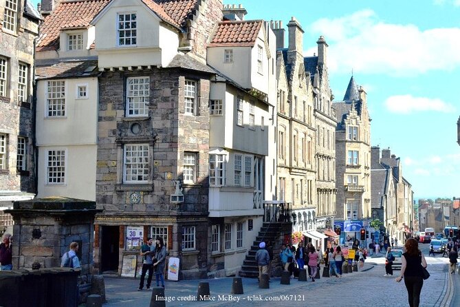 Private Full-Day Walking Tour in Edinburgh with Edinburgh Castle - Calton Hill viewpoints without turning the day into a sprint