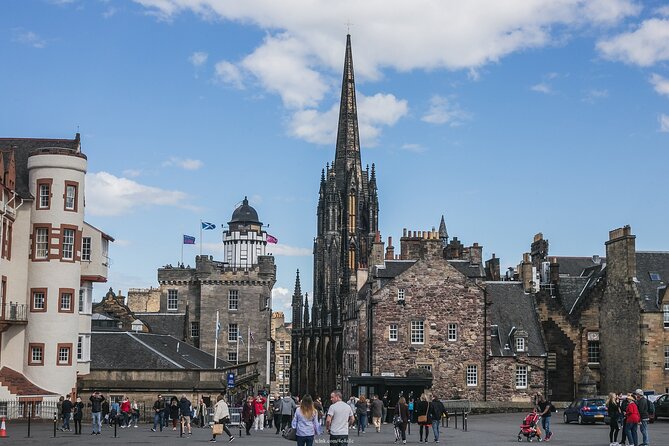 Private Full-Day Walking Tour in Edinburgh with Edinburgh Castle - Grassmarket lunch breaks and Victoria Street story time